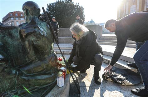 FOTO Članovi Parnog valjka prijatelji i obožavatelji dirljivo odali