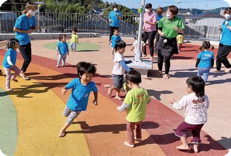 天然コルクで人や環境にやさしく 裸足で元気に遊べる屋外園庭の秘密 幼稚園・保育園の先生が読むパステルit新聞