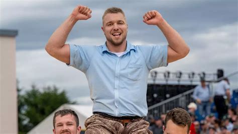 Sport Schwingen Adrian Walther gewinnt das Seeländische Bieri