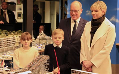 Albert II von Monaco mit Charlène und Kindern im Miniatur Wunderland