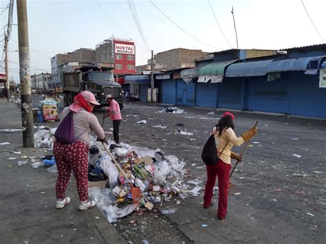 La Industria De Chiclayo Exigen Desmontar Paneles Para Evitar Desgracias