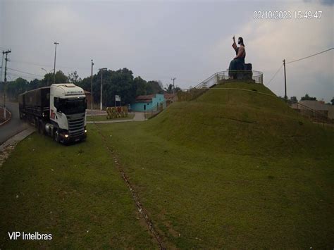 Vídeo Carreta Bitrem Invadiu Rotatória E Tombou Em Novo Acordo Tocantins G1