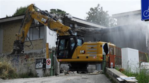 Potenza Picena Demolizione Dell Ex Scuola Elementare Di Piazza Douhet