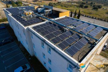 88 panneaux solaires sur l hôtel Première Classe à Istres