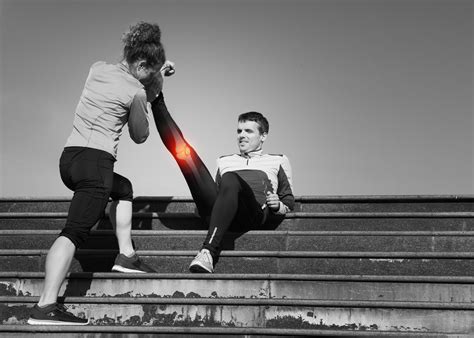 runner knee injury with skelethon 11915331 Stock Photo at Vecteezy