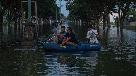 Banjir Di Jalur Demak Kudus Mulai Berangsur Surut Foto Tempo Co