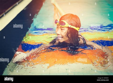 Thai mädchen bikini Fotos und Bildmaterial in hoher Auflösung Alamy