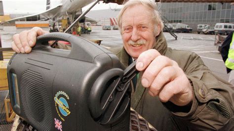 Inventor Of Wind Up Radio Trevor Baylis Dies Aged 80 Itv News