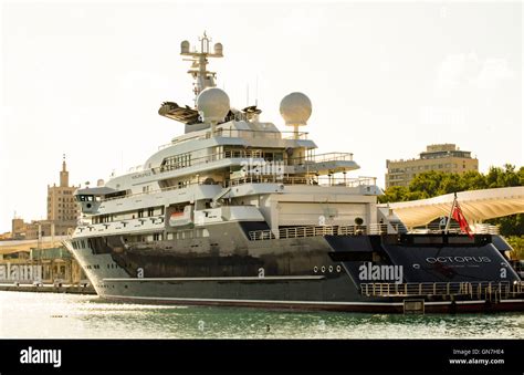 Paul allen yacht hi-res stock photography and images - Alamy