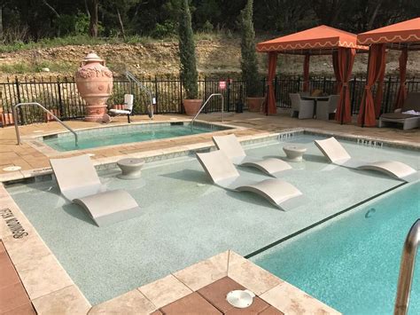 7 Austin hotels with amazing pools for your next visit