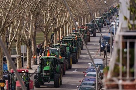 Agricultores Bloqueiam Estradas Na Espanha Tratores A O Sustent Vel