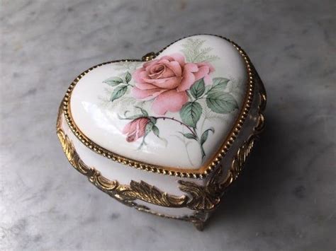 Vintage Sankyo Porcelain Heart Shaped Music Box Pink Rose Flower Gold