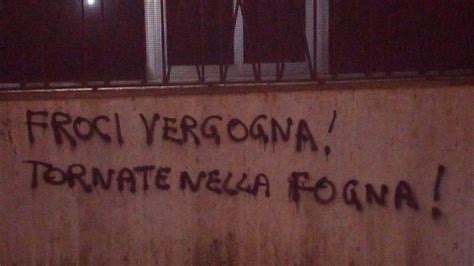 Scritte Omofobe A Messina Imbrattato Anche Il Prospetto Dell Ex