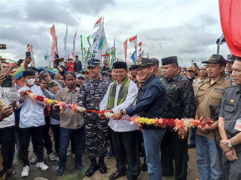 Pj Bupati Bekasi Dampingi Wagub Uu Ruzhanul Ulum Hadiri Tasyakuran