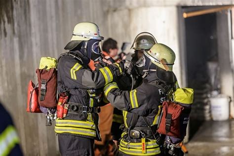 Mindestens 18 Menschen Sind Bei Einem Feuer In Einer Tiefgarage In