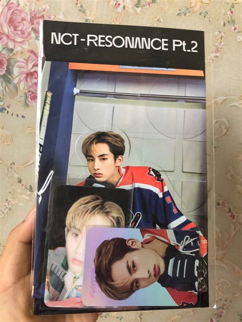 WTS WAYV WINWIN Resonance Pt2 90s Love Holo Lenticular Standee Pc