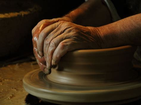 Religião e Cultura Vaso nas Mãos do Oleiro Jeremias 18 1 6