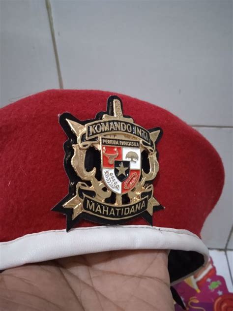 Baret Merah Pemuda Pancasila Lis Putih Dan Logo Lazada Indonesia