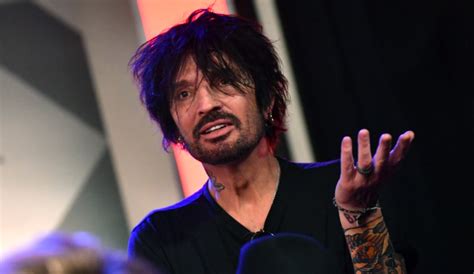 Zas Tommy Lee revela la razón por la que subió su nude a redes sociales Andres Oviedo
