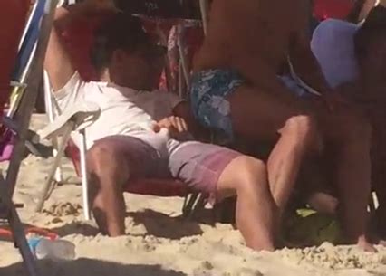 Flagra Dotado De Pau Duro Na Praia De Nudismo Comendo Cu Da Mulher