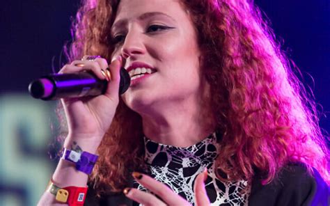 Jess Glynne Says She Was Turned Away From Posh Restaurant For Wearing Sportswear Jewish News