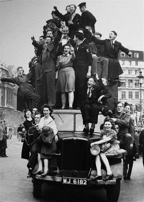 Celebrating the end of WWII, London, 1945 | MATTHEW'S ISLAND