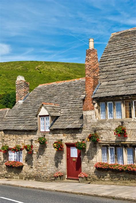 Row Of Limestone Cottages In An English Village Stock Image - Image ...