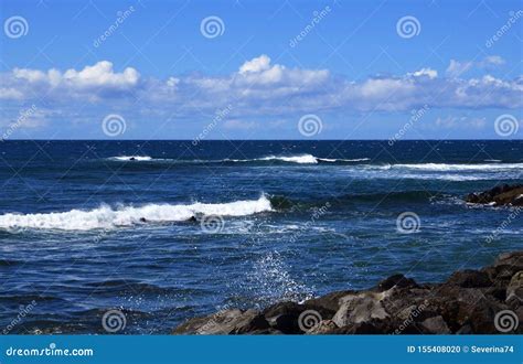 Paisaje Marino De Oc Ano Atl Ntico Ondas Que Salpican En Costa Rocosa Y