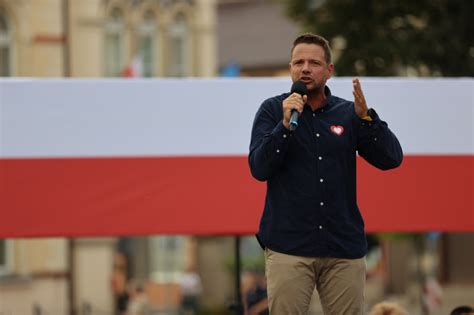 Trzaskowski Władza jest odklejona od rzeczywistości Prezes PiS szuka