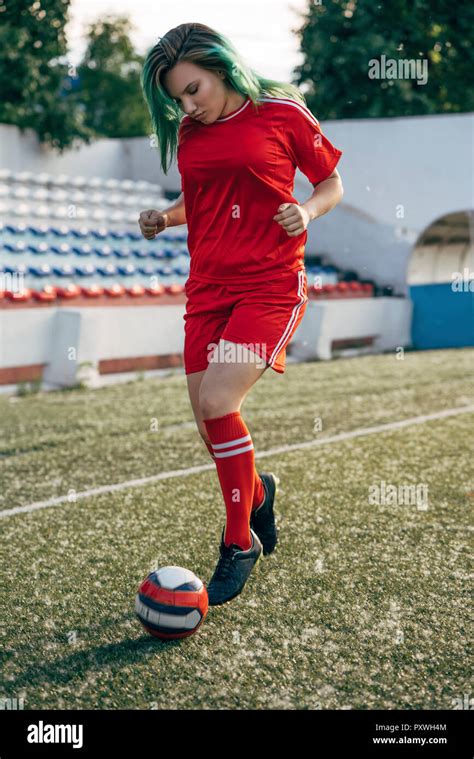 Female Footballers High Resolution Stock Photography And Images Alamy