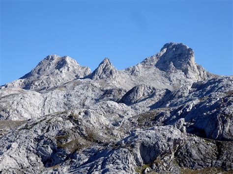 Grupo De Monta A Y Pico Ascensi N A Las Torres Del Alba Y De La