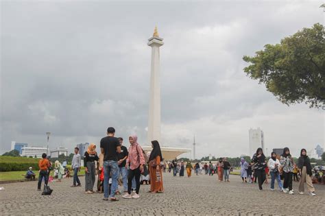 Foto Serunya Liburan Natal Di Monas