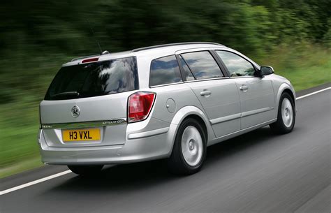 Vauxhall Astra Estate Review (2004 - 2010) | Parkers