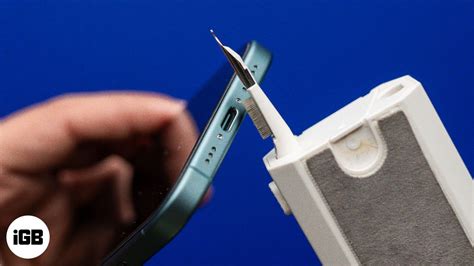 How to clean an iPhone’s charging port safely without damaging it ...