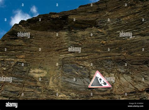 Beware Falling Rocks Sign Hi Res Stock Photography And Images Alamy