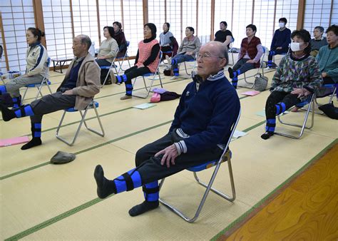 わいわい楽しく汗 花泉・日形 百歳体操を継続【一関】｜iwanichi Online 岩手日日新聞社