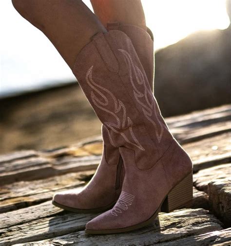 Topo 89 Imagem Bota Cowboy Rosa Br Thptnganamst Edu Vn