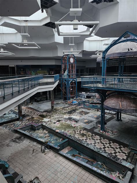 Northridge Mall Milwaukee R Abandoned