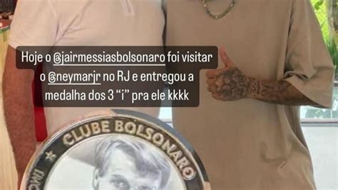 Neymar Chega Ao Fundo Do Po O Da Imbecilidade Ao Posar Medalha Do