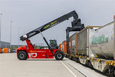 Kalmar Delivers First Electric Reach Stacker To Cabooter Group Port