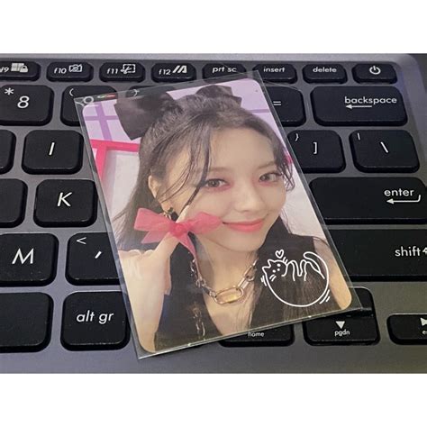 Jual Photocard Itzy Yuna Crazy In Love Special Edition Shopee Indonesia