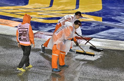 F1: Rain delays start of Singapore Grand Prix | Inquirer Sports