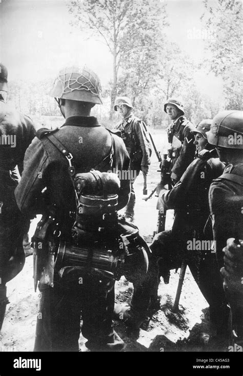 Ostfront Deutsche Soldaten Fotos Und Bildmaterial In Hoher