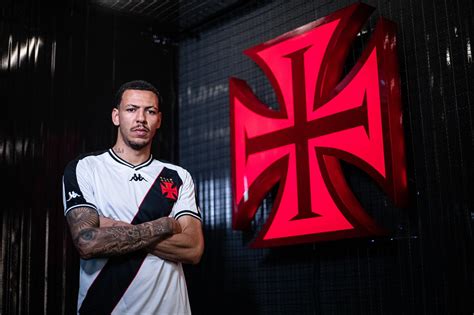 Vasco Confirma Contrata O Do Atacante Clayton Silva Gazeta Esportiva