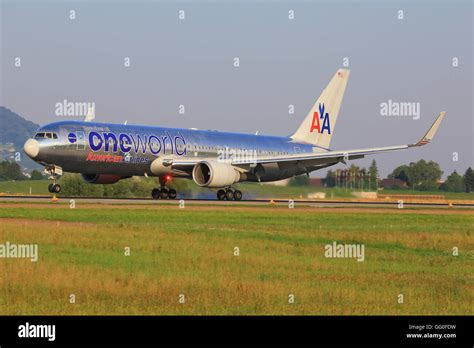 767 takeoff hi-res stock photography and images - Alamy