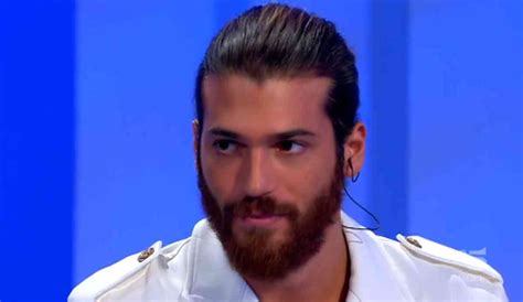 Can Yaman salta come l ospitata a C è posta per te dell attore di