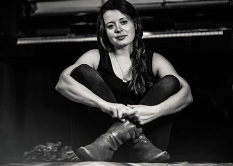 6 Hot Sexy Emily Robinson Bikini Pics