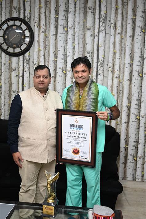 Dr Mohit Bhandari Receiving The World Book Of Records Honour And