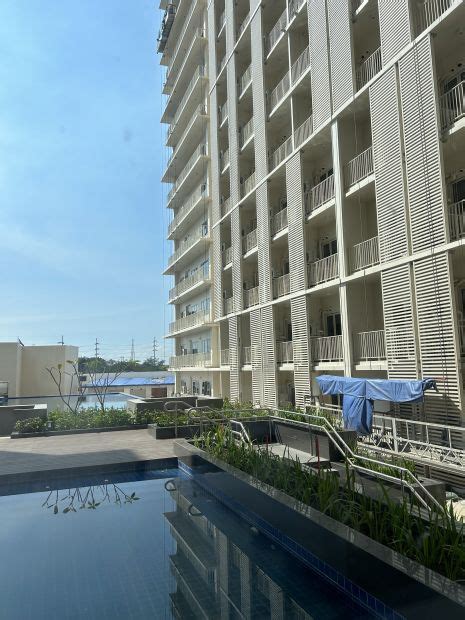 For Sale Park McKinley West Taguig 1 BR Condo With Balcony 35sqm