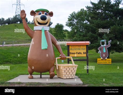 Great bear sioux falls hi-res stock photography and images - Alamy